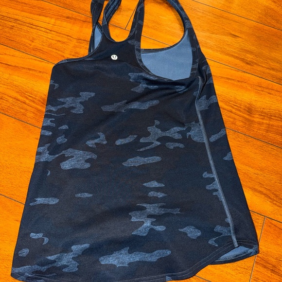 Lululemon 6 Black and Gray Camouflage Tank Top - Picture 2 of 5